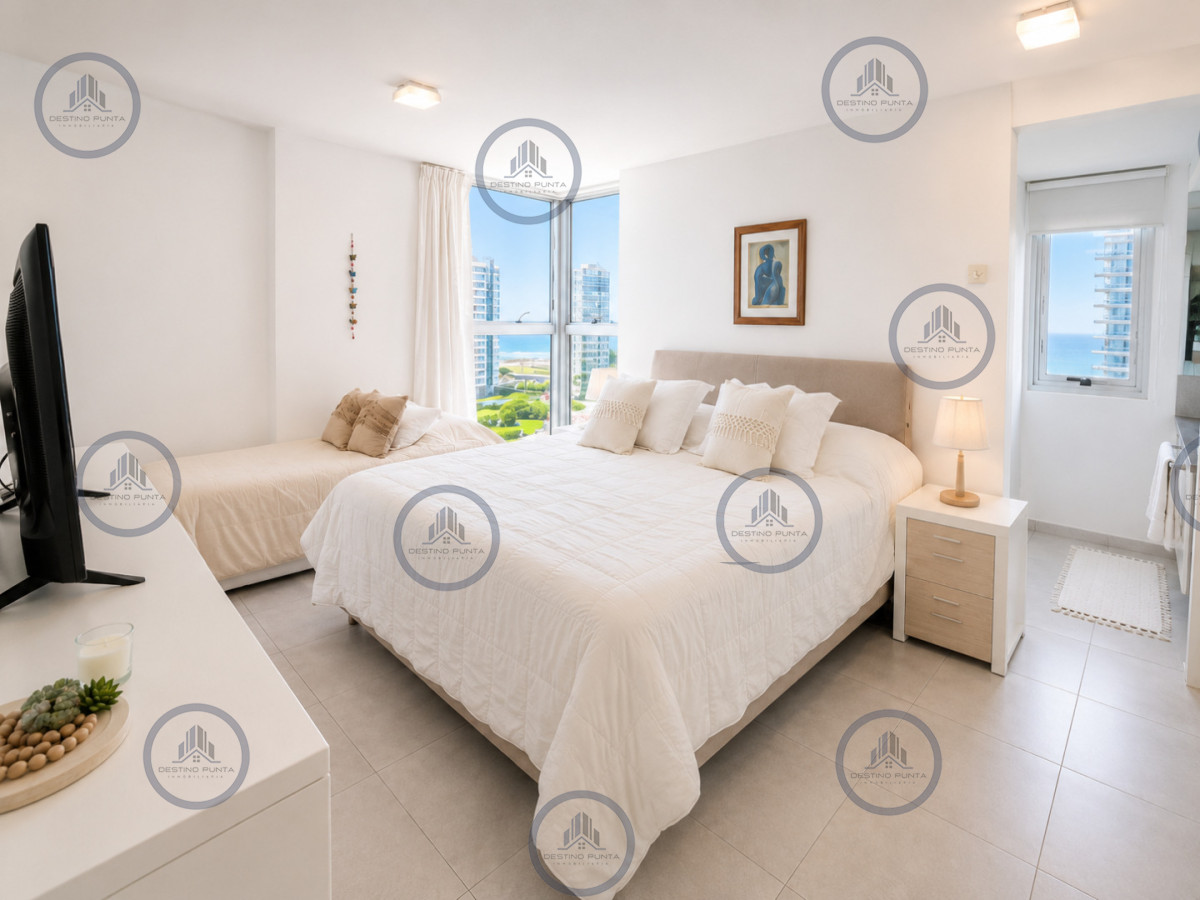 Apartamento ID.3255 - Apartamento de 3 Dormitorios con Vista al Mar, en Playa Brava Punta del Este