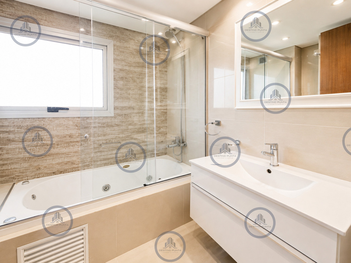 Apartamento ID.3254 - Apartamento de 2 Dormitorios con Dependencia y Parrillero Propio en Playa Brava
