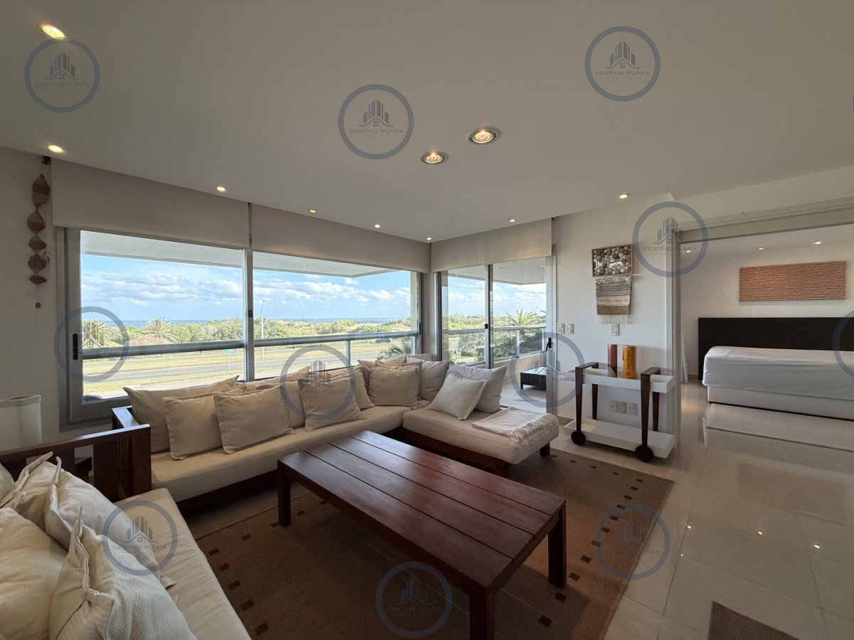 Apartamento ID.3030 - Venta de apartamento de 3 dormitorios sobre primera fila de Playa Brava, Punta del Este