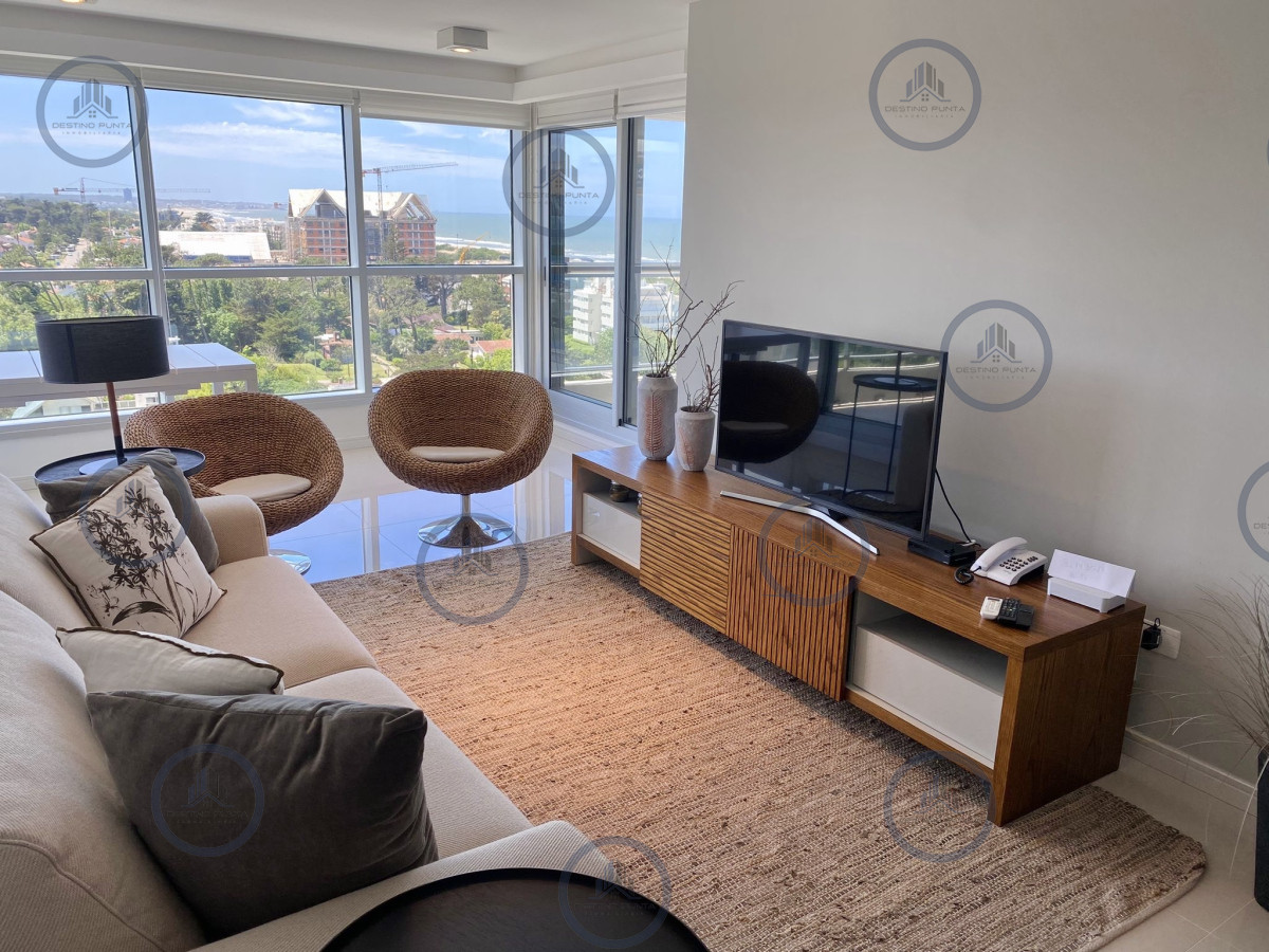 Apartamento ID.2307 - Venta Excelente Apartamento de 2 Dormitorios + Servicio en Brava con Vista al Mar