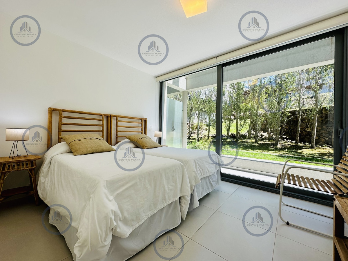 Apartamento ID.1690 - Venta y Alquiler temporario de apartamento moderno de dos dormitorios con parrillero en Punta Ballena