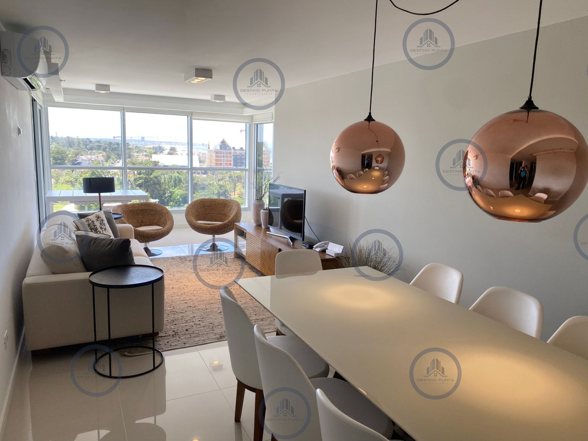 Apartamento ID.2307 - Venta Excelente Apartamento de 2 Dormitorios + Servicio en Brava con Vista al Mar