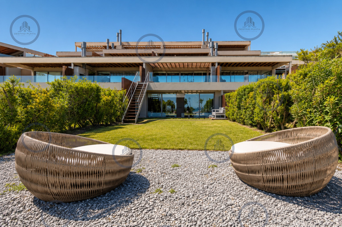 Apartamento ID.429 - Apartamento de 3 Dormitorios, Parrillero de uso exclusivo y Jardín en Punta Ballena, Punta del Este