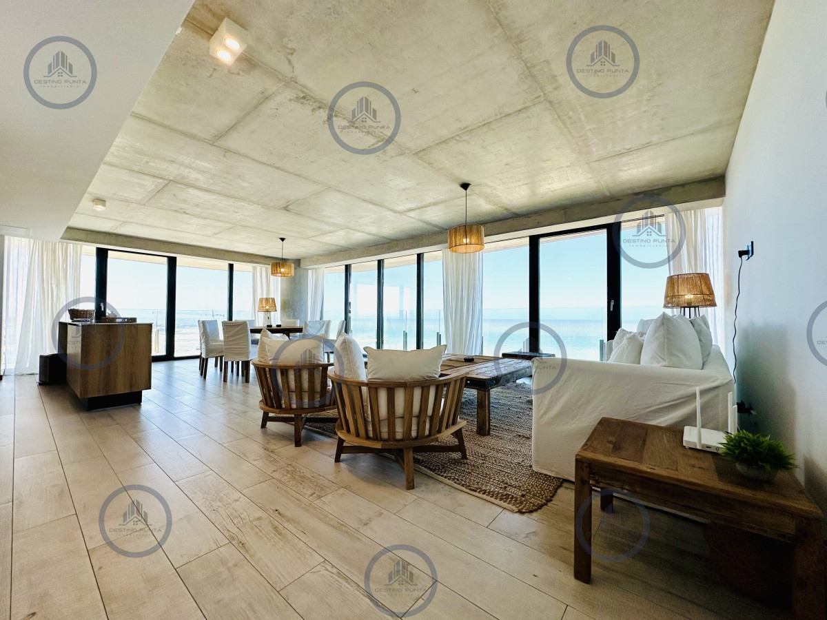 Apartamento ID.677 - Venta y alquiler de apartamento de tres dormitorios con tres suites moderno a estrenar, playa Brava