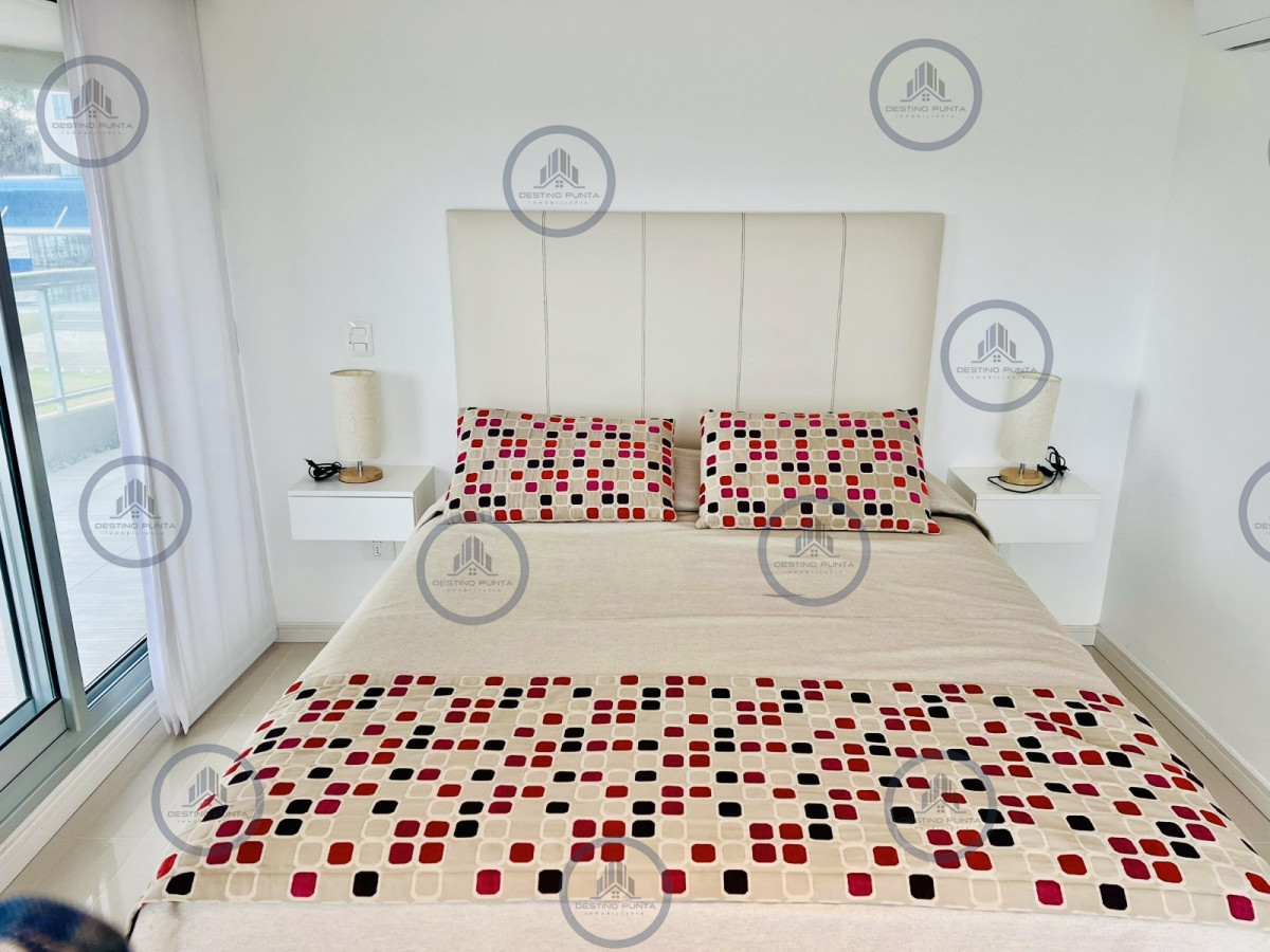 Apartamento ID.441 - Apartamento de 2 Dormitorios + Servicio en Playa Brava