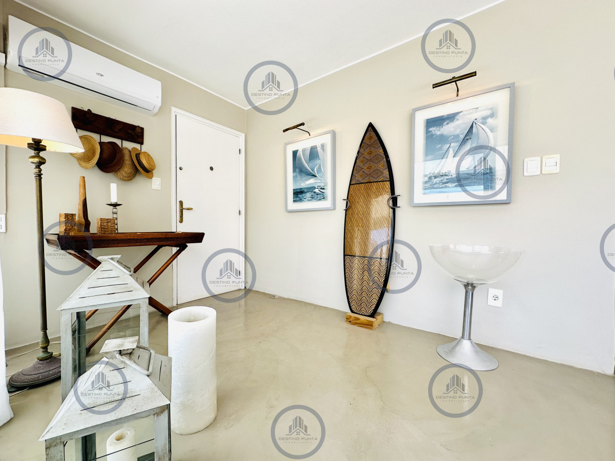 Apartamento ID.2461 - Alquiler y venta de apartamento con vista al Mar en Península de 3 dormitorios más dependencia