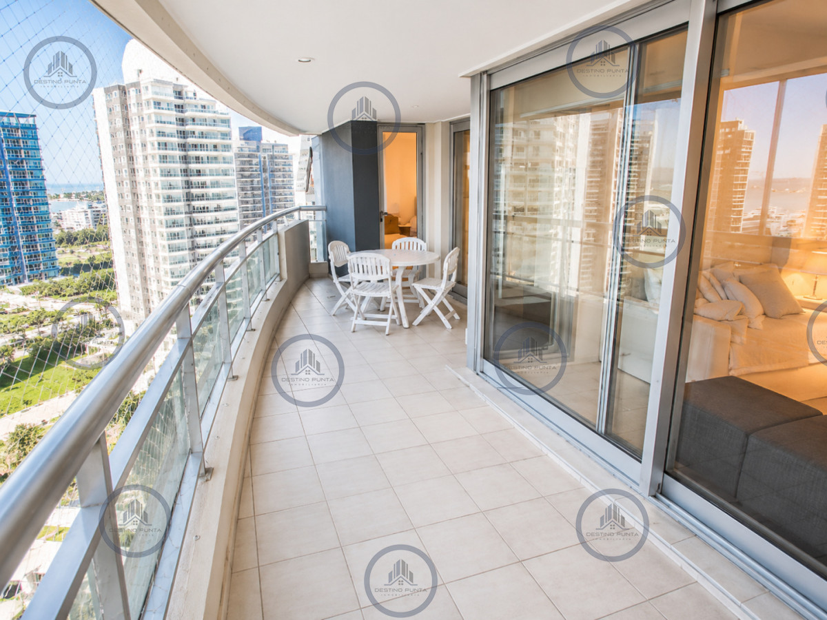 Apartamento ID.3255 - Apartamento de 3 Dormitorios con Vista al Mar, en Playa Brava Punta del Este
