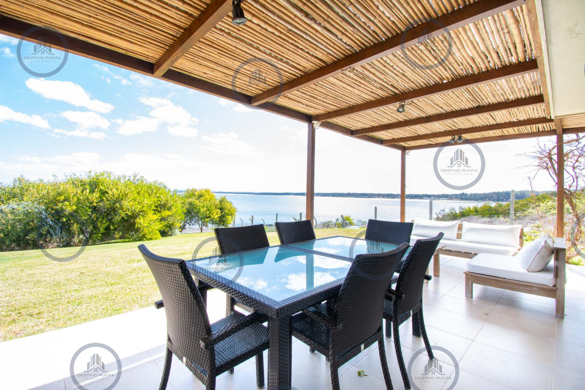 Apartamento ID.9 - Alquier temporario de amplio departamento de tres dormitorios con jardín, Punta Ballena