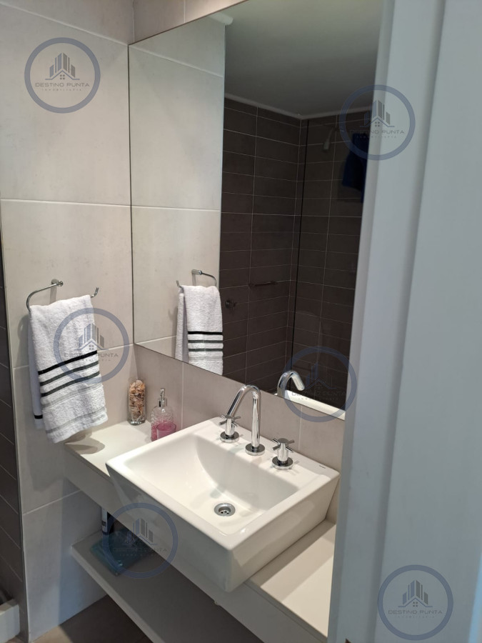 Apartamento ID.916 - Alquiler temporario de apartamento de dos dormitorios con dos baños en torre con servicios sobre Roosevelt