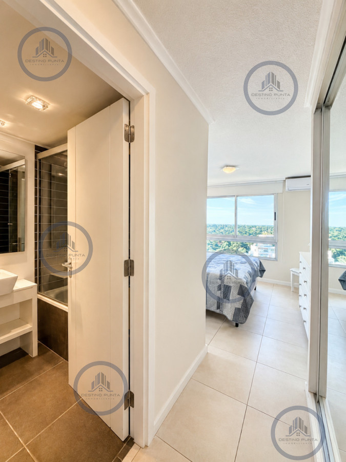 Apartamento ID.3127 - Apartamento luminoso con variedad de servicios en venta, 3 dormitorios, zona Roosevelt Playa Brava