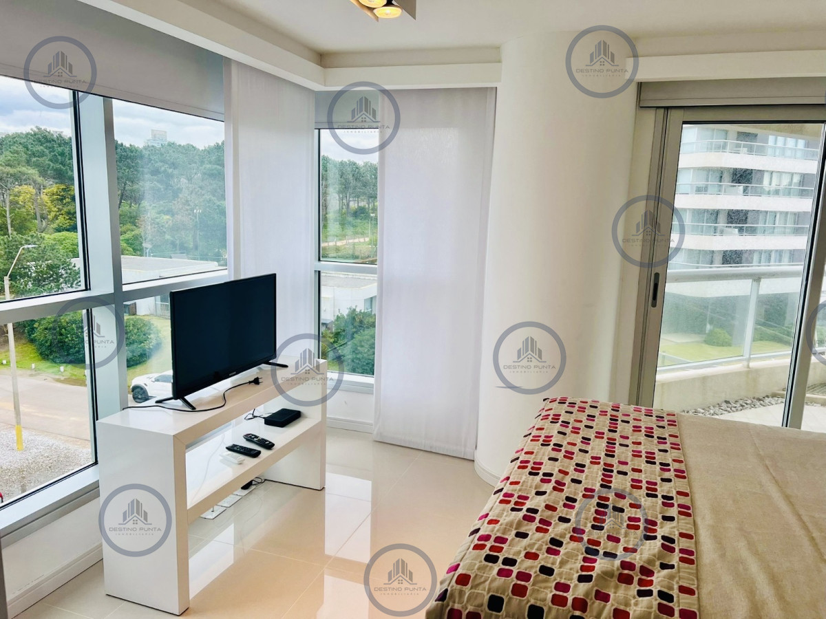 Apartamento ID.441 - Apartamento de 2 Dormitorios + Servicio en Playa Brava