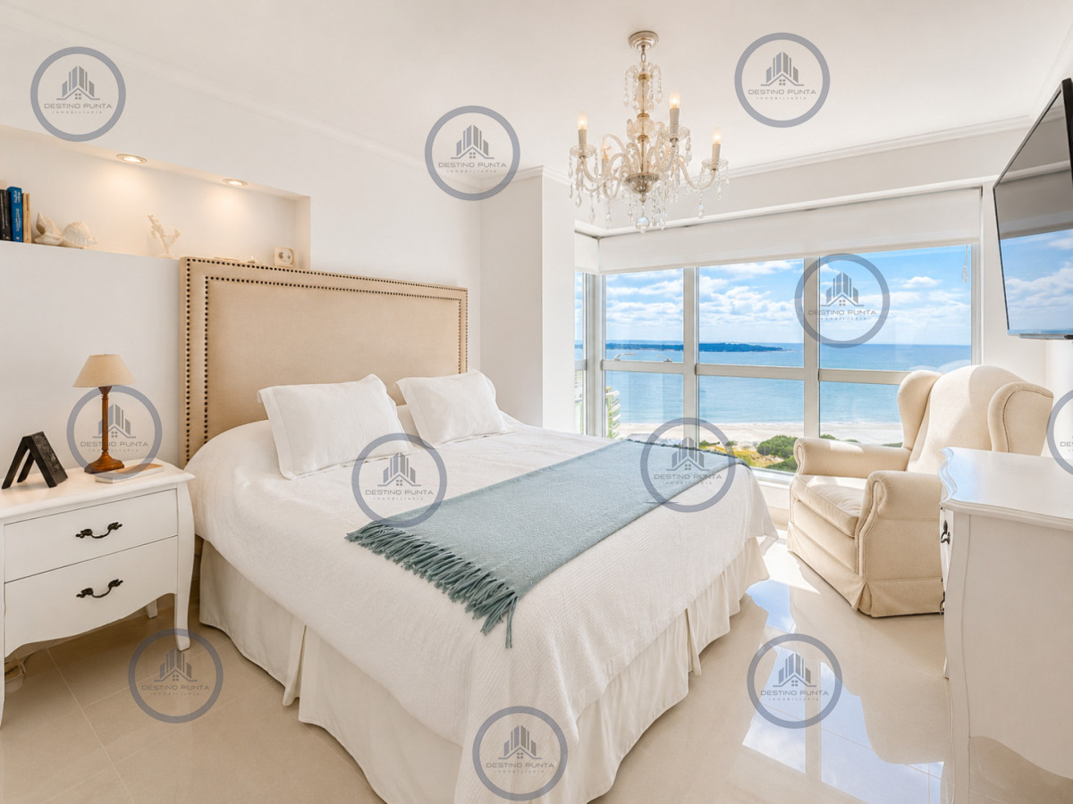 Apartamento ID.2321 - Penthouse Dúplex de 3 Dormitorios y Parrillero en Playa Mansa, Punta del Este
