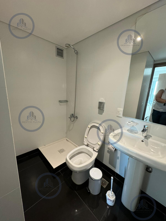 Apartamento ID.2506 - Apartamento de 2 Dormitorios + Dependencia y parrillero propio en Playa Brava