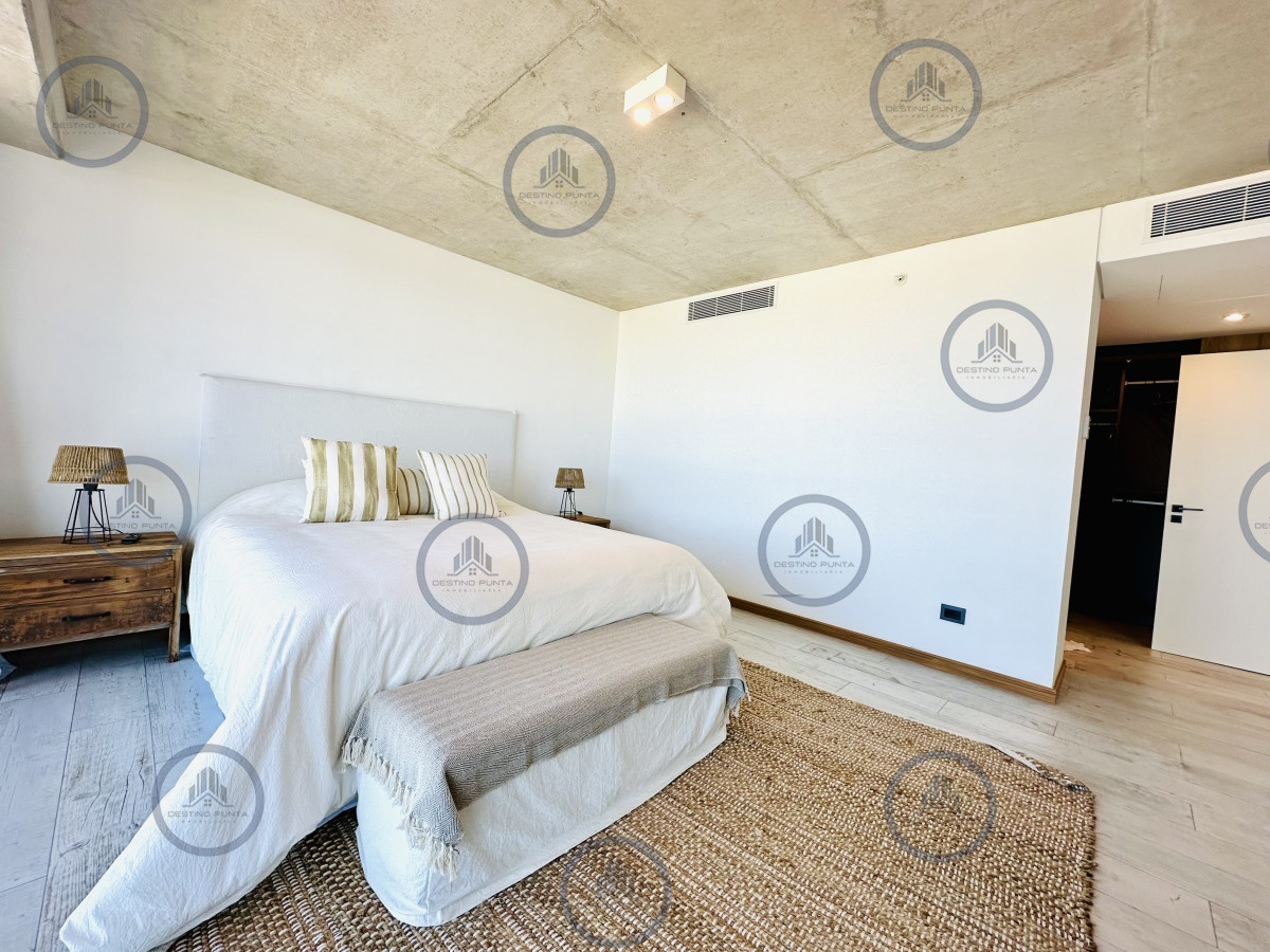 Apartamento ID.677 - Venta y alquiler de apartamento de tres dormitorios con tres suites moderno a estrenar, playa Brava