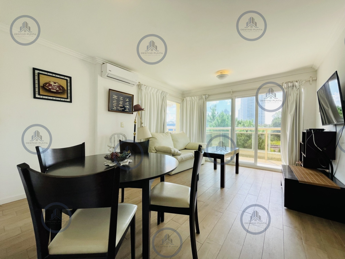 Apartamento de 2 Dormitorios en Aidy Grill a Pocos Metros de Playa Brava - Venta — fotografía 1