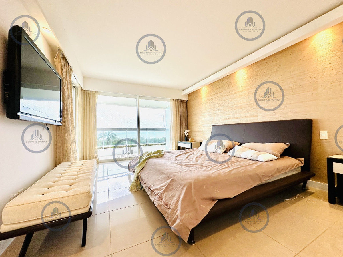 Apartamento ID.1708 - Alquiler temporario de gran apartamento de 4 dormitorios más dependencia en Playa Mansa