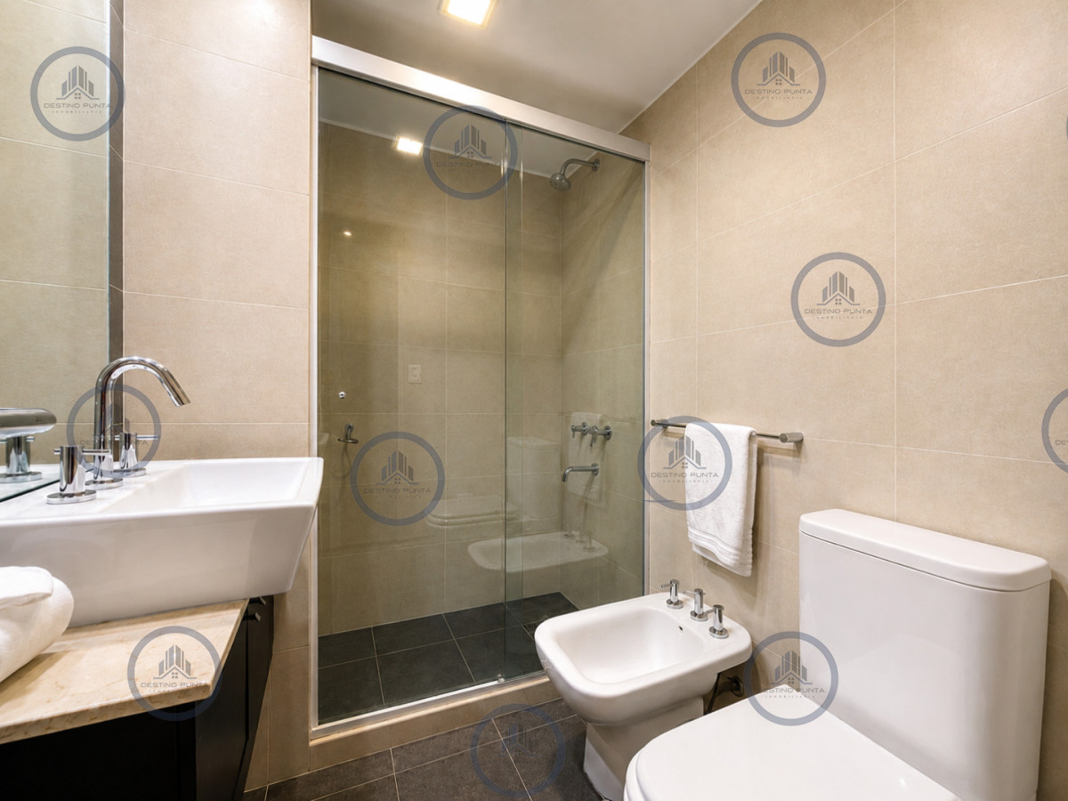 Apartamento ID.3204 - Venta de Excelente Apartamento de 3 Dormitorios con Vista al Mar, Playa Mansa, Punta del Este