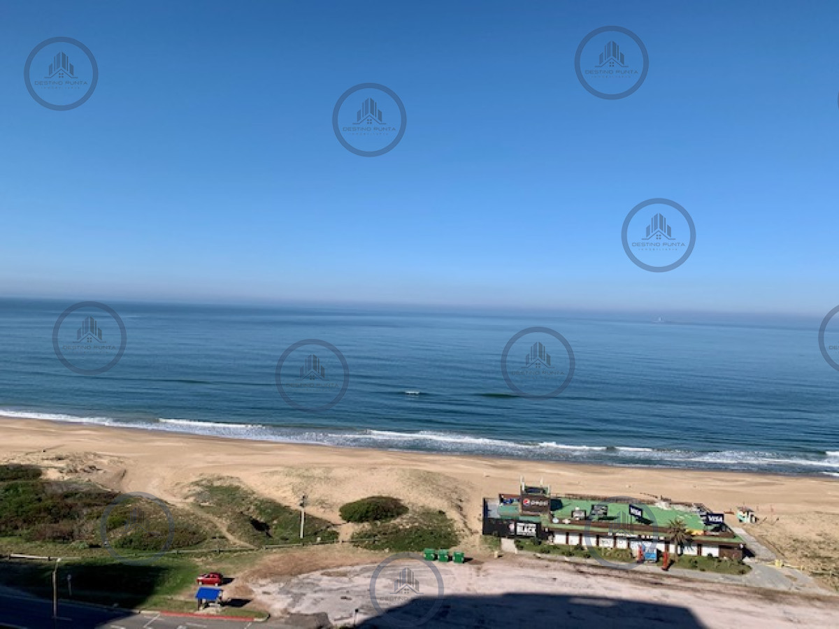 Apartamento ID.25 - Venta y alquiler temporario de apartamento de tres dormitorios mas dependencia de servicio en Playa Brava