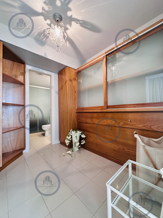 Apartamento ID.2300 - Lujoso Penthouse de 4 Dormitorios con Vista al Mar sobre Playa Mansa, Punta del Este