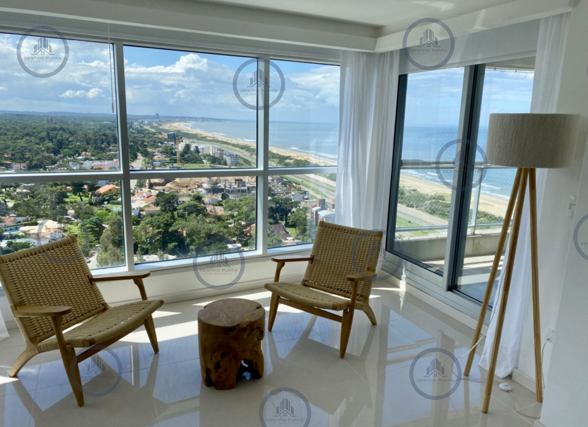 Apartamento ID.175 - Alquiler temporal de apartamento piso alto de 2 dormitorios más servicio en playa brava 