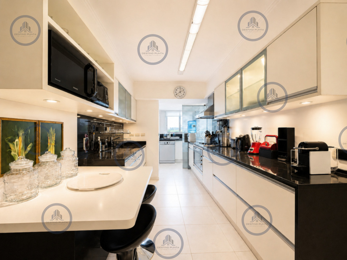 Apartamento ID.3221 - Exclusivo Apartamento Frente al Mar en Playa Brava, 4 Dormitorios 