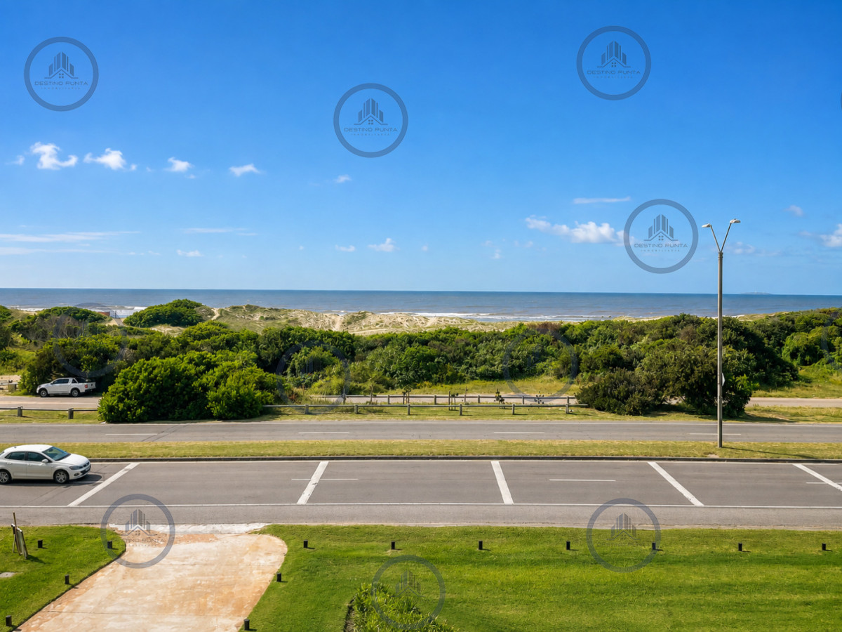 Apartamento ID.3259 - Moderno Apartamento de 3 Dormitorios frente al mar en Playa Brava, Punta del Este