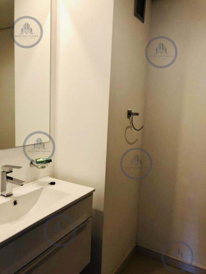 Apartamento ID.167 - Venta y alquiler temporario de apartamento piso alto en torre con servicios. Dos dormitorios más dependencia 