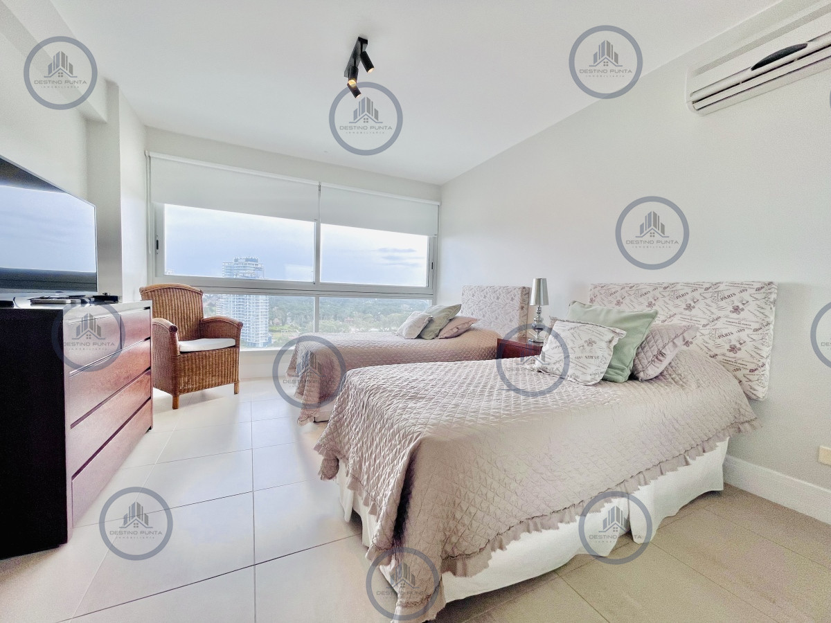 Apartamento ID.52 - Moderno Apartamento de 2 Dormitorios en Le Parc, Playa Brava. Punta del Este 