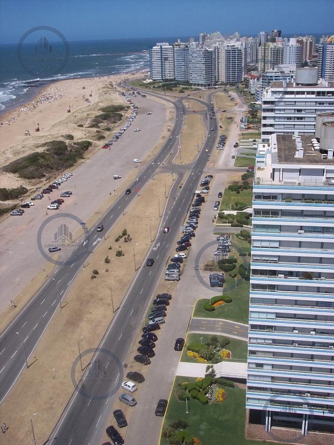 Apartamento ID.219 - Alquiler temporario de apartamento esquinero piso alto en Torre Le Parc, Playa Brava