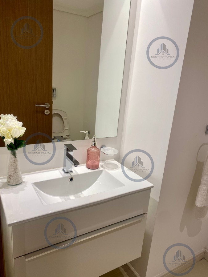 Apartamento ID.2159 - Oportunidad Moderno Apartamento de 2 Dormitorios y Dependencia a Pasos de Playa Brava