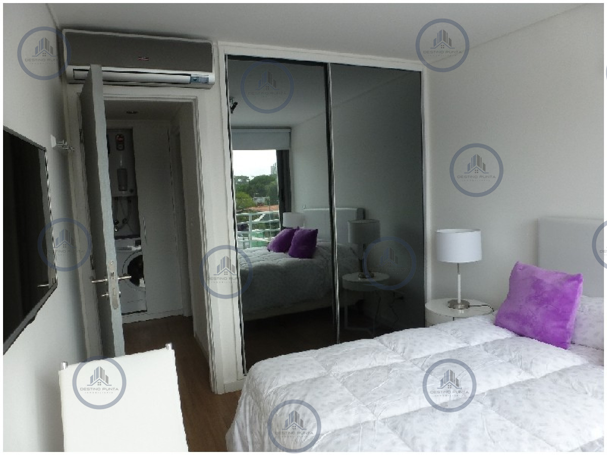 Apartamento ID.447 - Alquiler temporal de apartamento de dos dormitorios con dos baños en Playa Mansa, Punta del Este