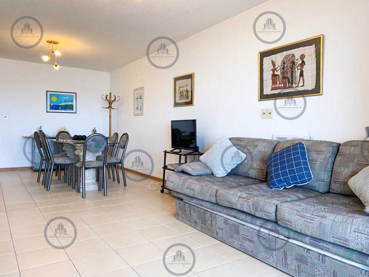 Apartamento ID.785 - Apartamento de 2 Dormitorios Frente a Playa Brava, Venta