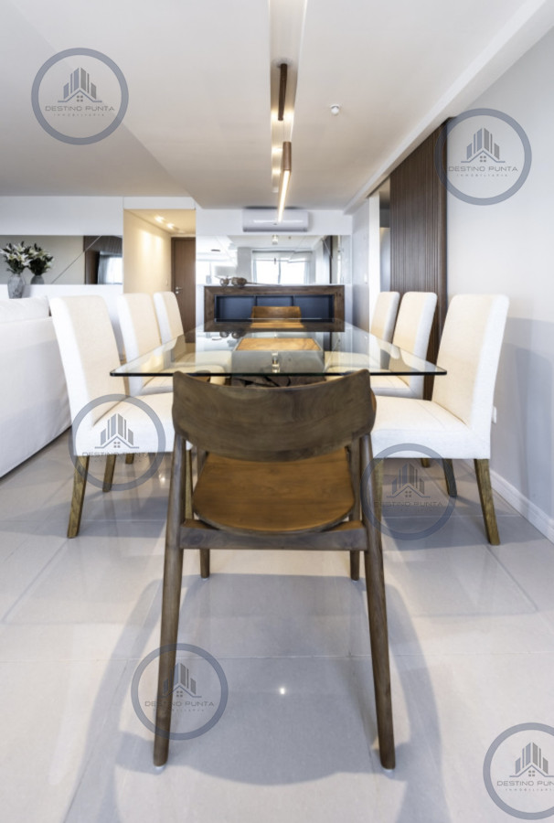 Apartamento ID.171 - Moderno Penthouse con Vista al Mar, en Playa Brava, 3 Dormitorios con Parrillero y Dependencia de servicio