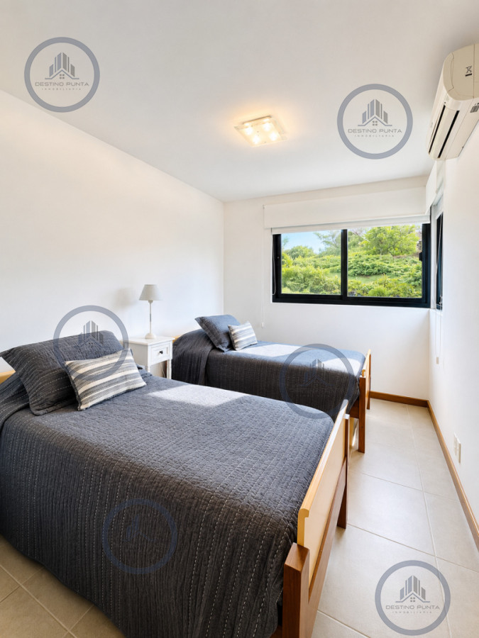 Apartamento ID.2462 - Excelente y amplio departamento duplex en venta de 3 dormitorios mas dependencia con parrillero, Punta Ballena