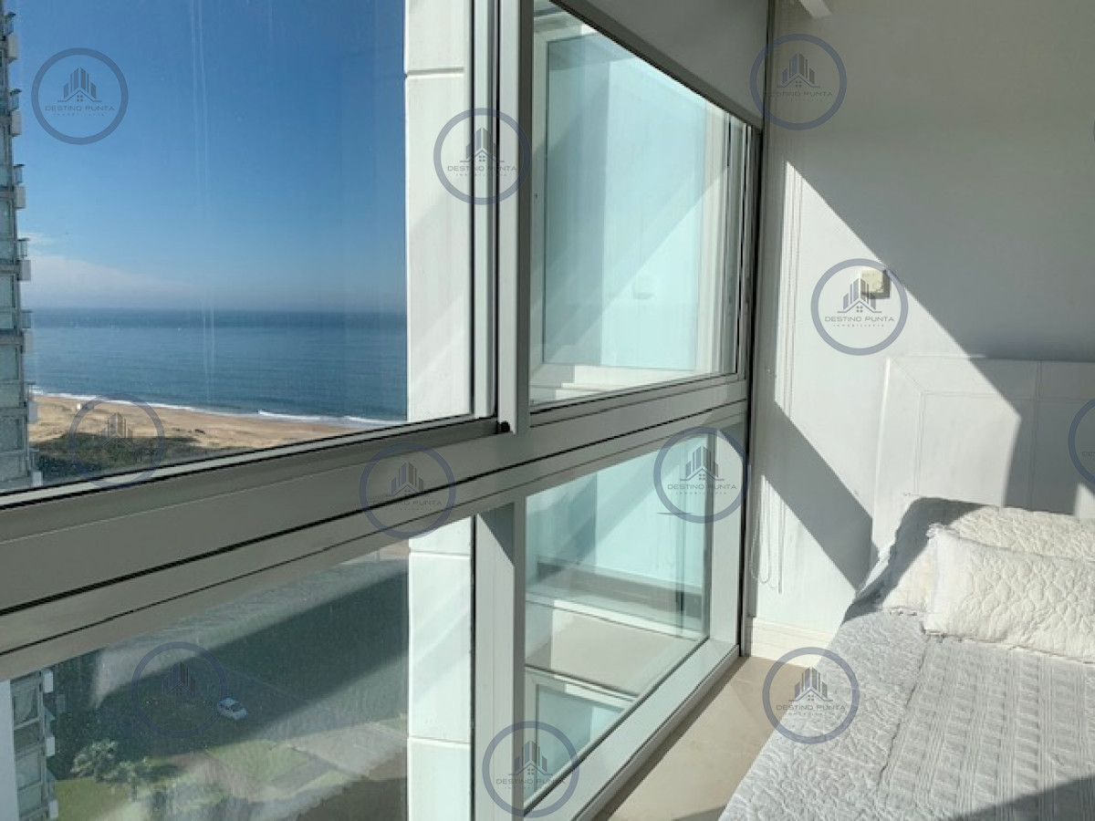 Apartamento ID.25 - Venta y alquiler temporario de apartamento de tres dormitorios mas dependencia de servicio en Playa Brava