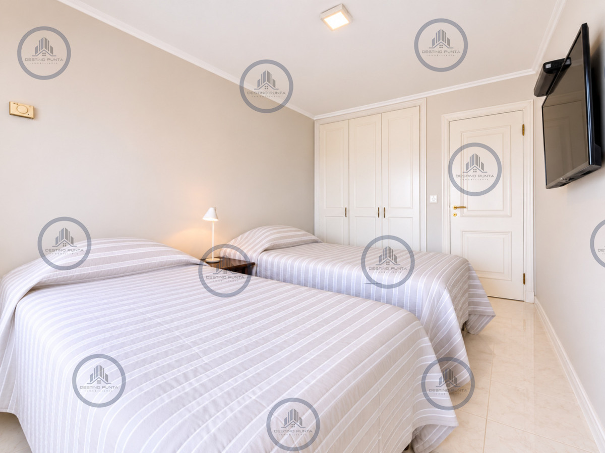 Apartamento ID.79 - Apartamento de 3 Dormitorios sobre Playa Mansa, en Venta y Alquiler, Punta del Este