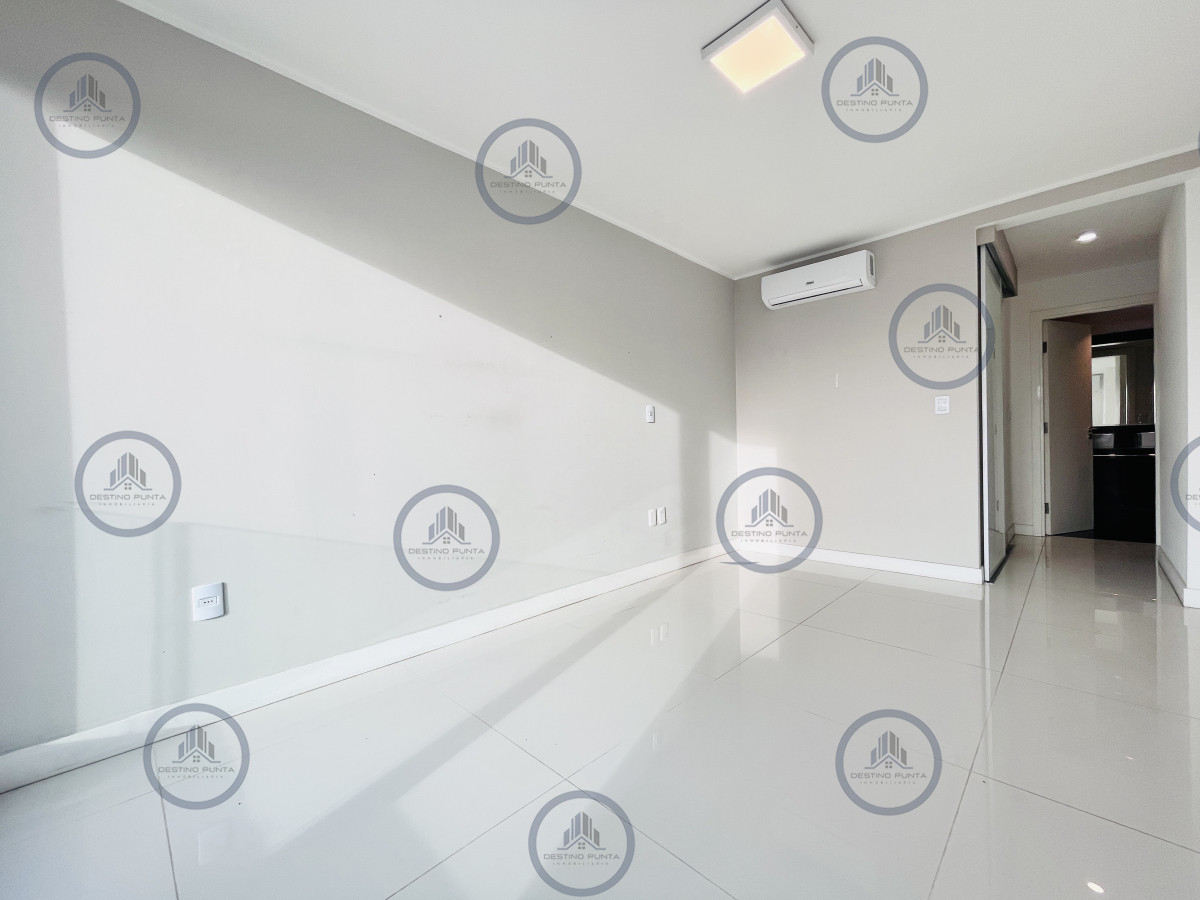 Apartamento ID.2711 - Apartamento de 2 Dormitorios en Alquiler Anual a pasos de Playas Mansa y Brava