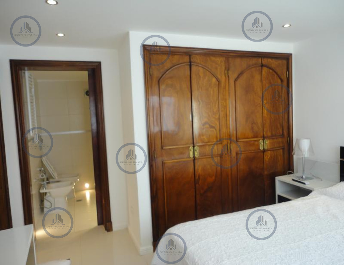 Apartamento ID.956 - Apartamento de 6 Dormitorios Frente al Puerto de Punta del Este