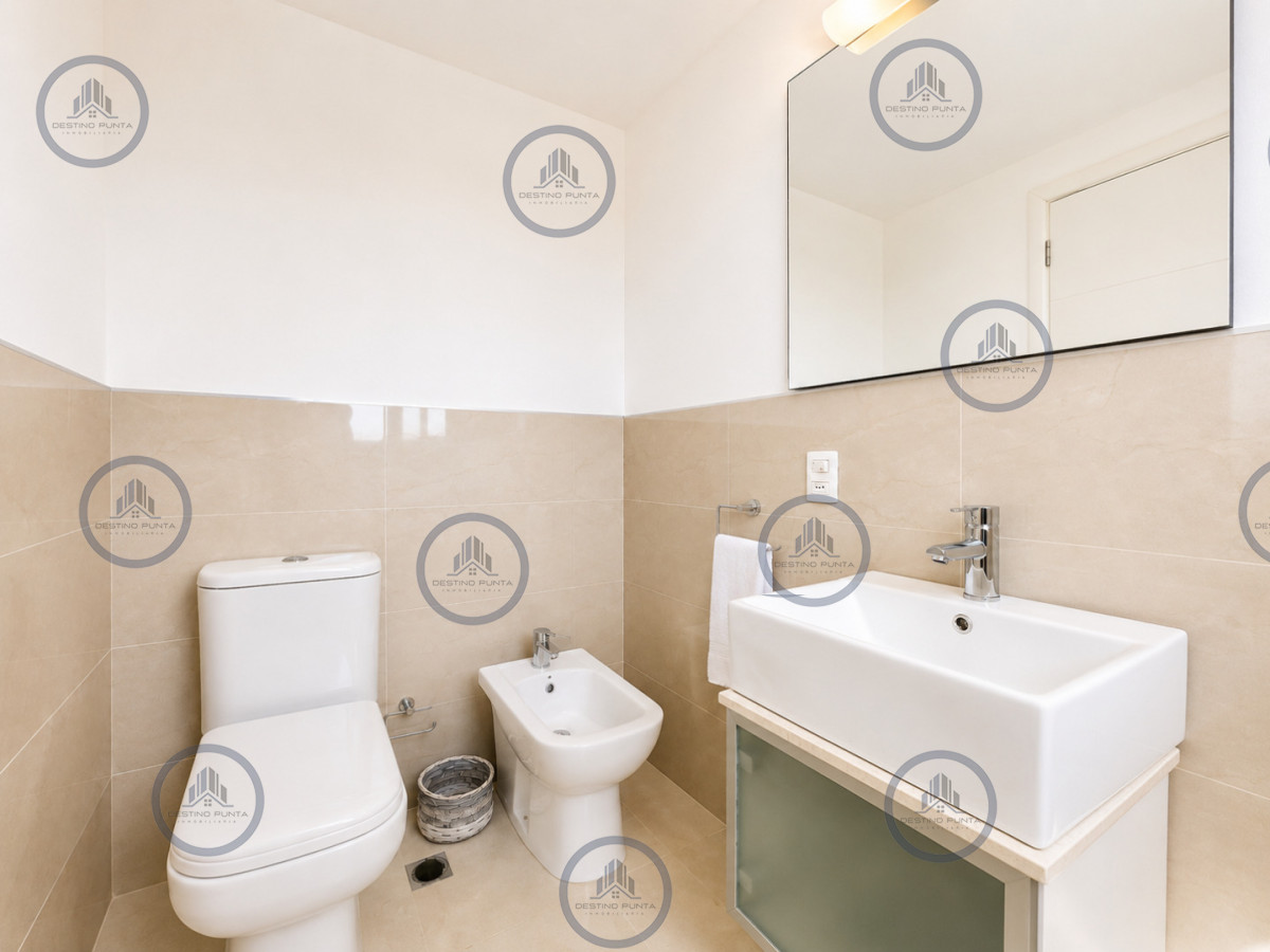 Apartamento ID.2985 - Penthouse de 3 Dormitorios con Barbacoa en Primera Línea del Mar, Playa Brava Punta del Este