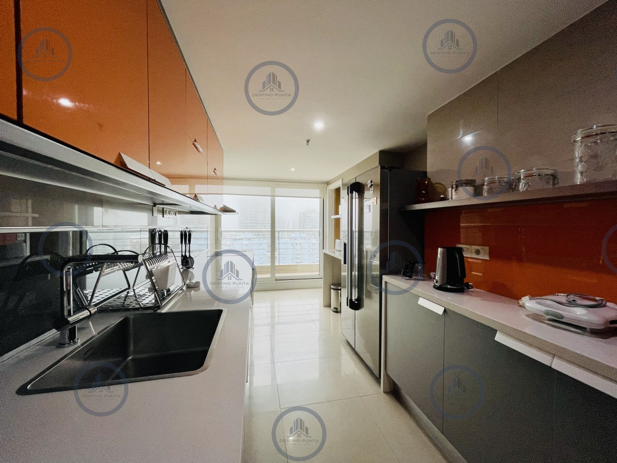 Apartamento ID.159 - Moderno Apartamento de 3 Suites en Playa Mansa con Vista al Mar