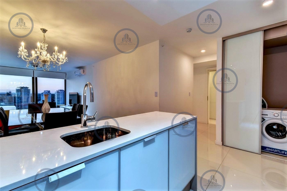 Apartamento ID.1626 - Alquiler temporario de apartamento de dos dormitorios con dos baños a pasos de la Playa y centro comercial, Punta del Este
