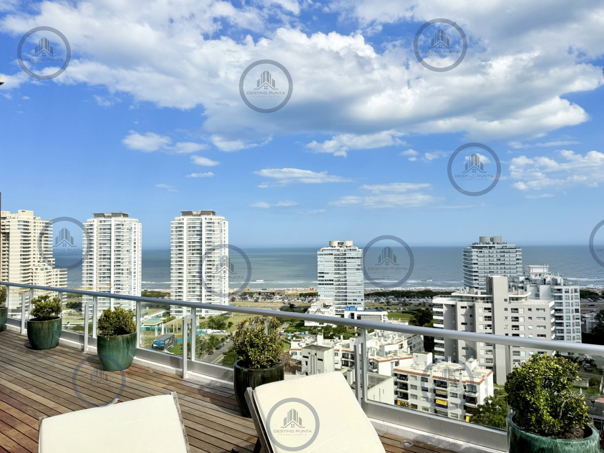 Apartamento ID.2036 - Apartamento Penthouse finamente decorado de 3 dormitorios con parrillero propio en venta, Roosevelt Brava, Punta del Este
