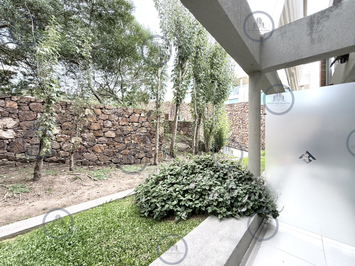 Apartamento ID.3111 - Venta de hermoso departamento de 2 dormitorios más parrillero en Punta Ballena 