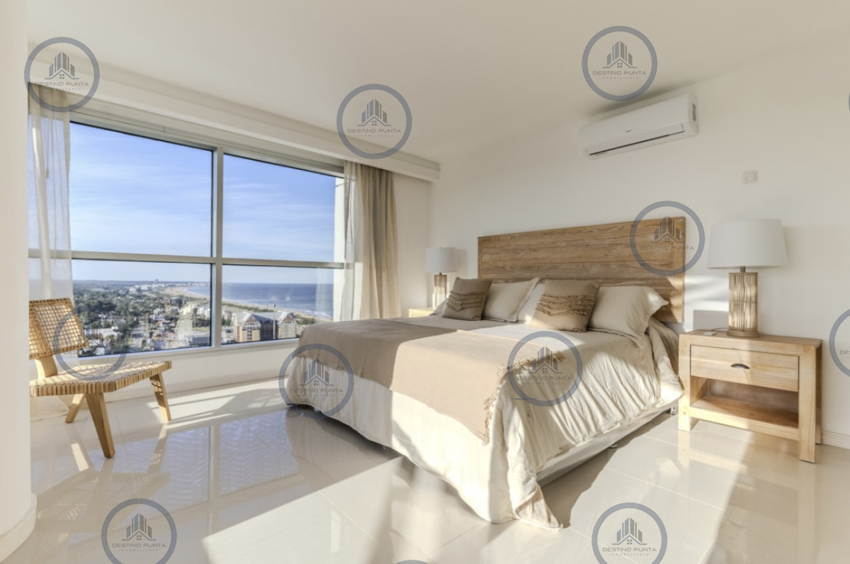Apartamento ID.171 - Moderno Penthouse con Vista al Mar, en Playa Brava, 3 Dormitorios con Parrillero y Dependencia de servicio