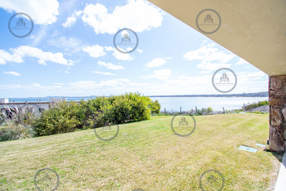 Apartamento ID.9 - Alquier temporario de amplio departamento de tres dormitorios con jardín, Punta Ballena