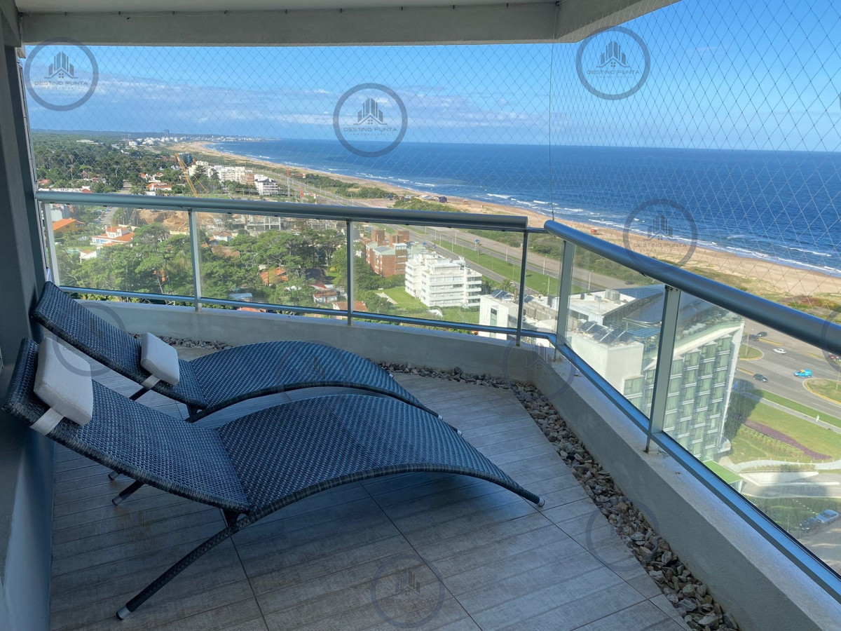 Apartamento ID.1776 - Venta de gran apartamento de 3 dormitorios con parrillero propio en Playa Brava, Punta del Este