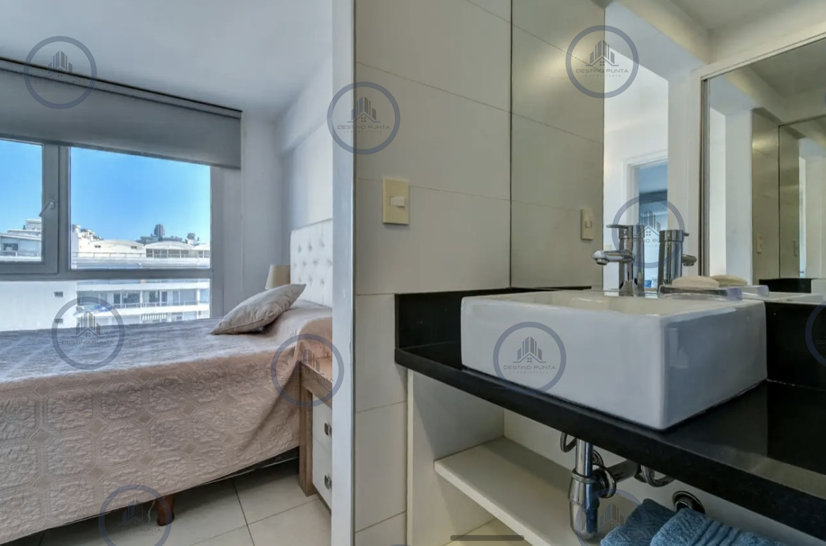 Apartamento ID.541 - Apartamento Céntrico de 2 Dormitorios con Vista al Mar, en el corazón de la Península de Punta del Este