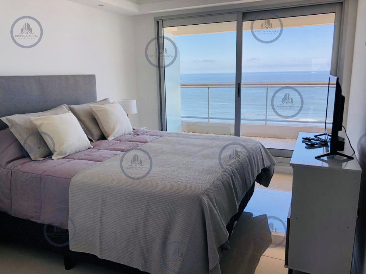 Apartamento ID.142 - Venta y Alquiler temporario de apartamento de dos dormitorios con parrillero de uso exclusivo, Playa Brava, Punta del Este