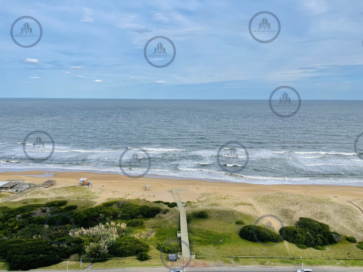 Apartamento ID.1940 - Venta Espectacular Apartamento Frente al Mar, 3 Dormitorios, Le Parc Punta del Este