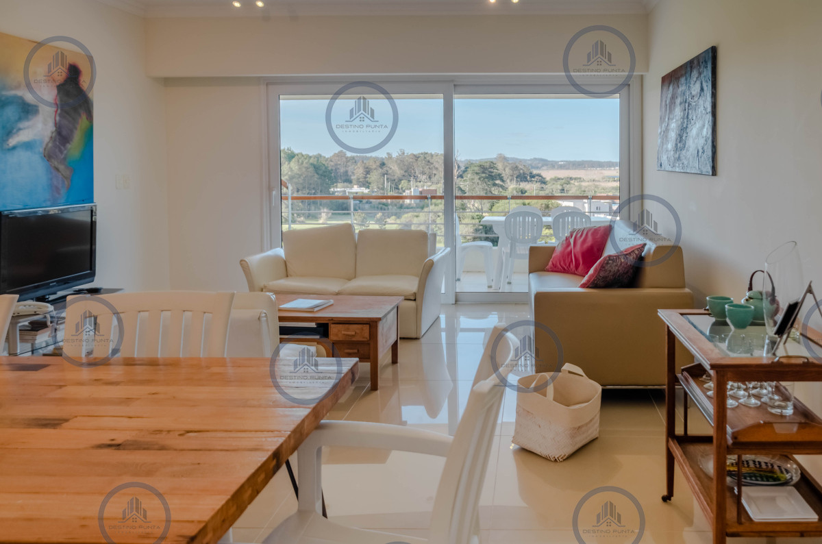 Apartamento ID.236 - Penthouse en venta de 3 dormitorios con parrillero de uso exclusivo, Playa Mansa, Pinares